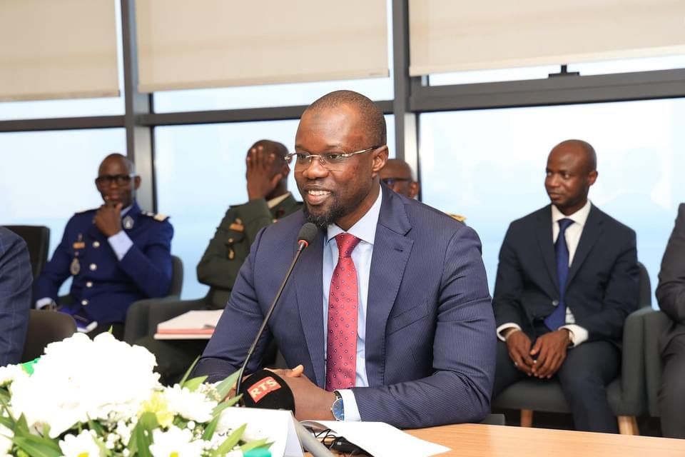 Revivez en images la séance de travail entre le Vice-Président de la Gambie, Muhammed B.S.JALLOW et le Premier Ministre Ousmane SONKO au building administratif Mamadou DIA.