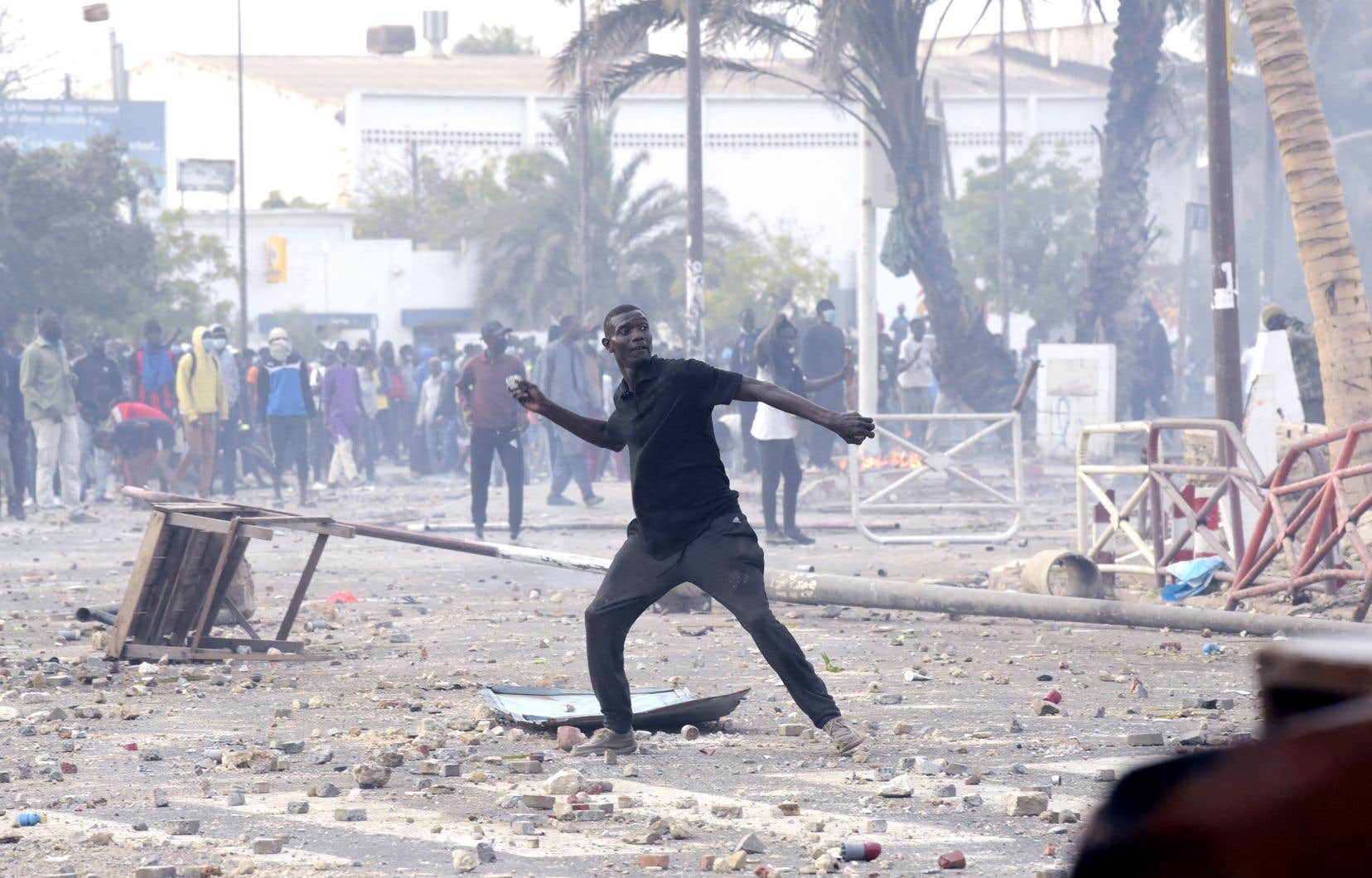 Tensions à Ouakam : Des blessés et des arrestations dans les rangs des jeunes manifestants