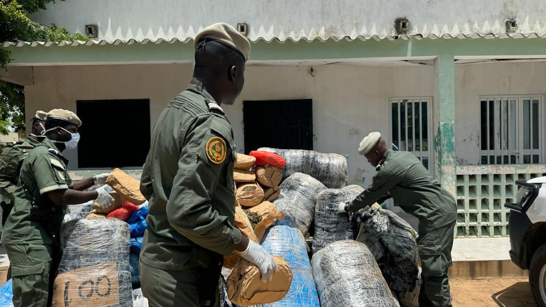 Lutte contre le trafic de drogues-   845 kg de chanvre indien saisis au large de Djifère