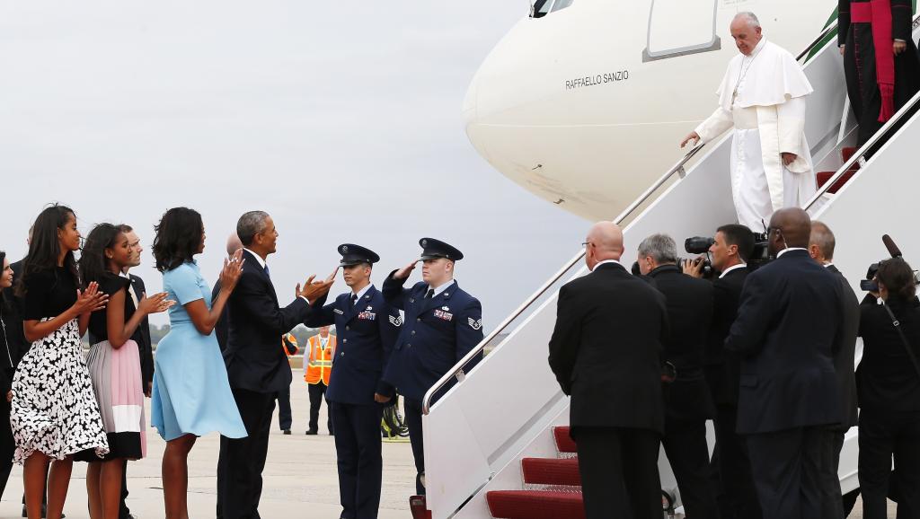 Etats-Unis: le pape François accueilli par la famille Obama au complet