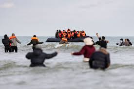 Migrants : près d'un millier de traversées illégales de la Manche samedi, un record pour 2024