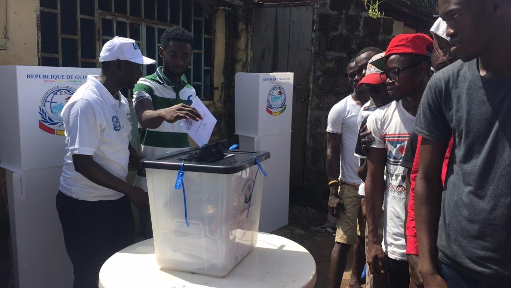 Présidentielle en Guinée: les premières déclarations attendues