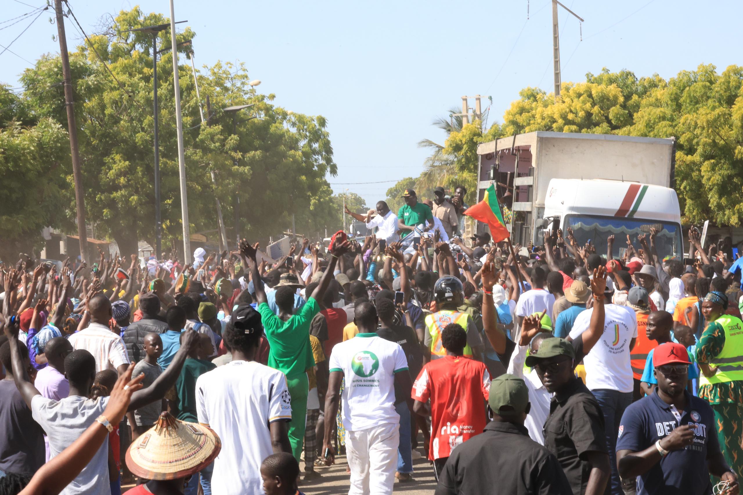 Campagne électorale à l'étape de Joal- Ousmane Sonko draine encore des foules !