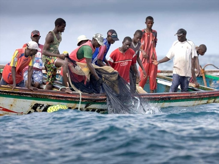 CAMPAGNE LÉGISLATIVE À MBOUR | OUSMANE SONKO S’ENGAGE POUR UNE RENÉGOCIATION DES ACCORDS DE PÊCHE AVEC L’UNION EUROPÉENNE