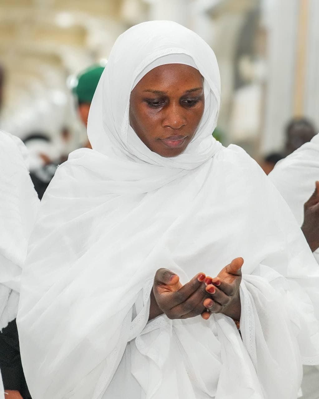 Le Pr  de la République, Bassirou Diomaye Faye,  a accompli le petit pèlerinage, la Omra, à La Mecque