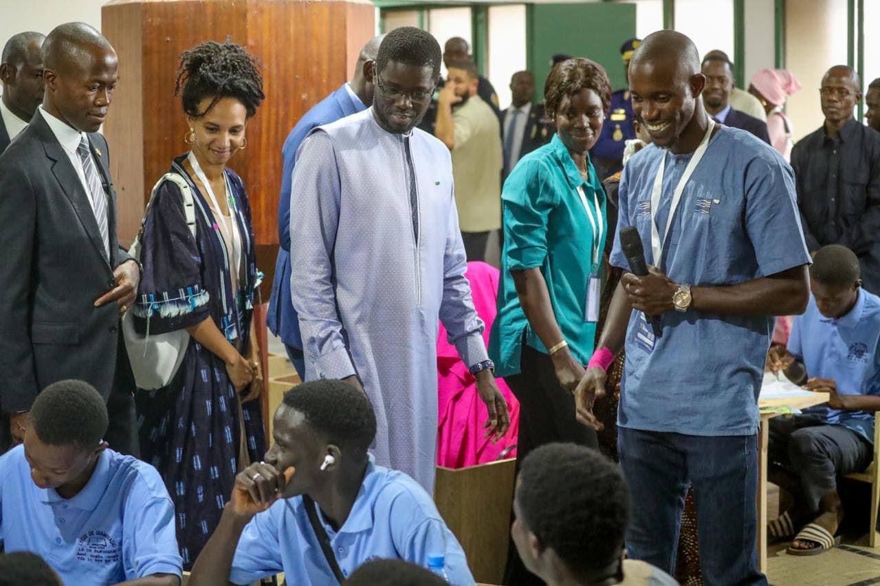 Le Président Bassirou Diomaye  a visité  la 15e Biennale de l’Art Africain Contemporain