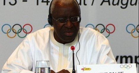 Lamine Diack suspendu provisoirement comme membre honoraire du CIO