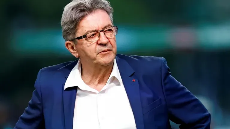 Jean-Luc Mélenchon menace François Bayrou d'une motion de censure