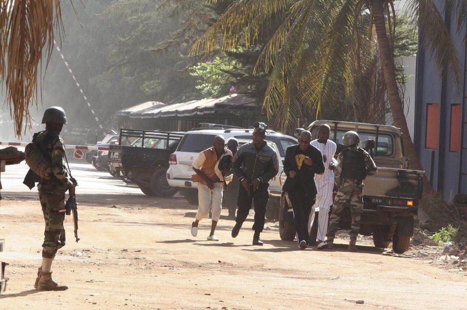 DERNIERE MINUTE          73 personnes ont pu quitter l'hôtel Radisson, révélations sur l'identité des Sénégalais