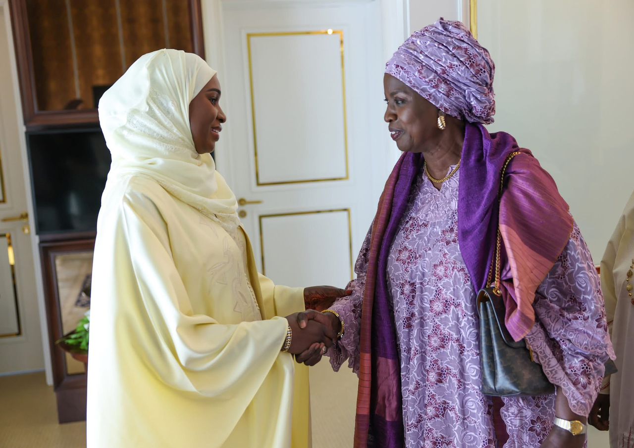 La Première Dame, Marie Khone Faye, a reçu  deux associations féminines engagées dans la cause des femmes .