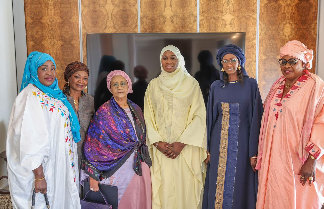 La Première Dame, Marie Khone Faye, a reçu  deux associations féminines engagées dans la cause des femmes .