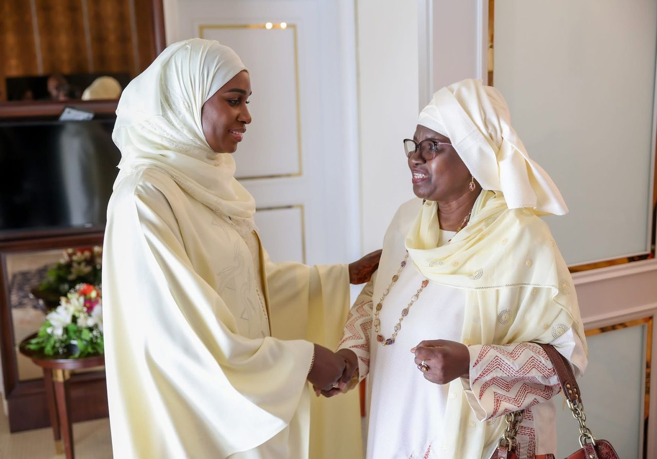 La Première Dame, Marie Khone Faye, a reçu  deux associations féminines engagées dans la cause des femmes .