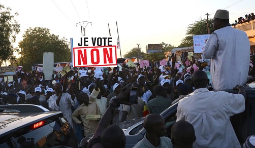 Jeudi de tous les dangers en banlieue... Risque de télescopage entre le front du "Non" et celui du "Oui" ... Le Pr Macky Sall annoncé à Pikine...  Ça craint !