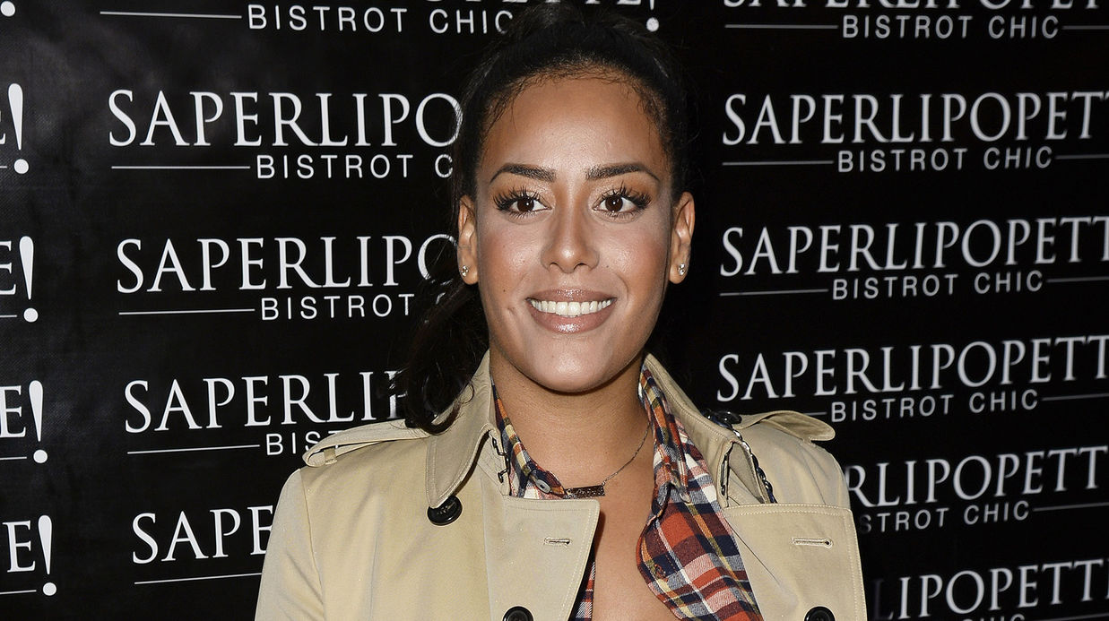 Amel Bent inquiète ses fans avec son incroyable silhouette amincie