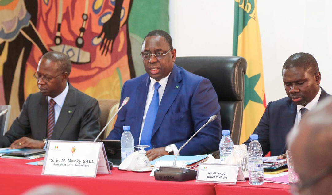 "Drapeau de l'Emergence"...Et, pourtant le Pr Macky Sall avait interdit à ses ministres et autres  députés le parrainage des combats de lutte et ...