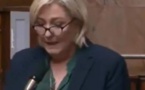 Le moment de solitude de Marine Le Pen devant l'Assemblée nationale