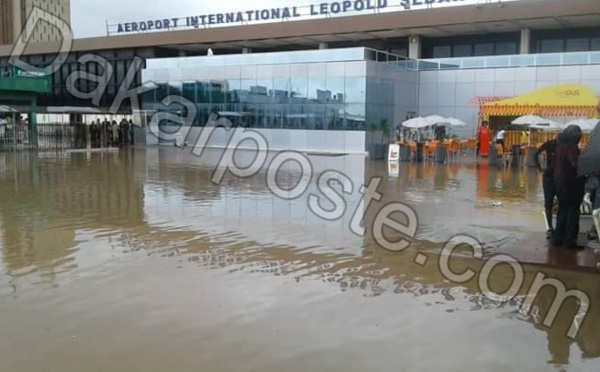 L'aéroport de Dakar inondé