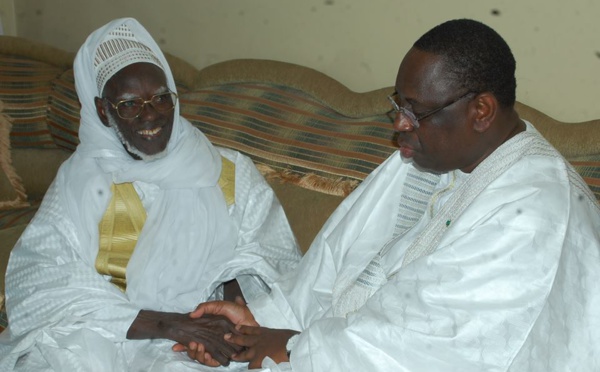 Serigne Mountakha impose la prière à Macky Sall