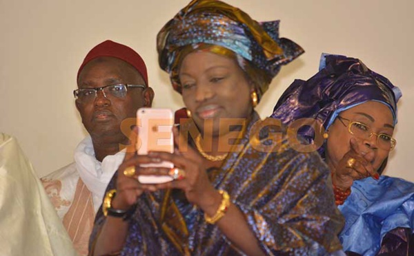 Aminata Touré, Mimi en mode selfie. Regardez