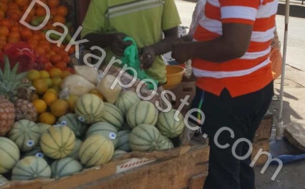 Arrêt sur image : Le Dirpub de l'Obs Alioune Badara Fall ne veut pas maigrir;  ABF  se ravitaille en fruits