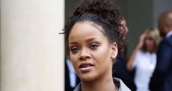 Rihanna évacuée d’urgence pendant un concert: ses fans l’ont mise en danger en envahissant les backstages