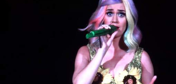 Katy Perry bannie par la Chine à cause de cette robe