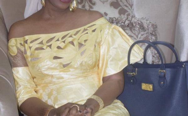 Adja Aby Ndour sublime dans sa tenue traditionnelle