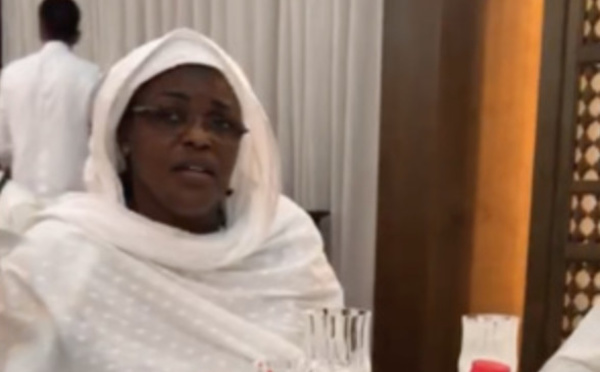  Regardez comment le Pr Macky Sall et la Première Dame ont rompu samedi le jeûne (EXCLUSIVITÉ DAKARPOSTE)