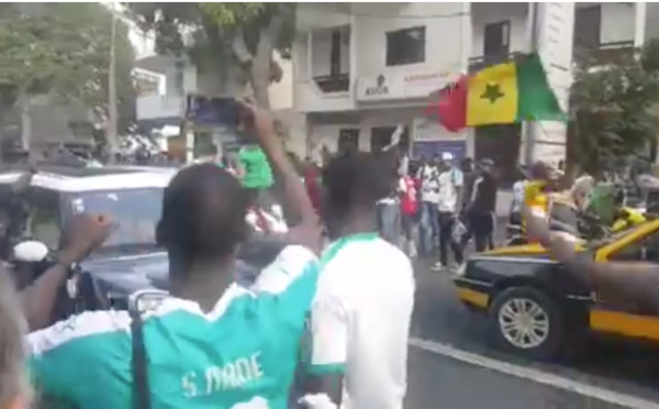 Liesse populaire à Dakar après la victoire des Lions