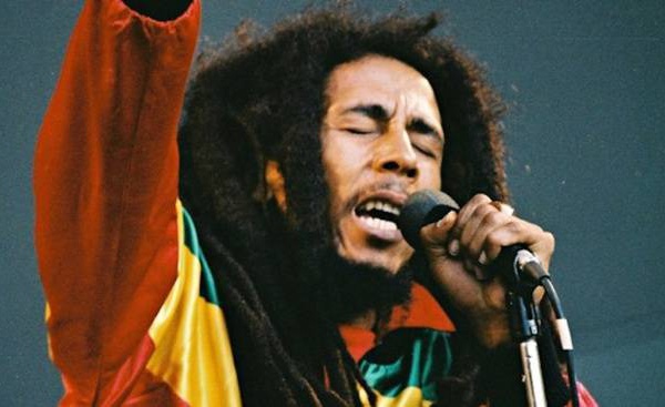 Même après sa mort, Bob Marley gagne 20 millions de dollars par an