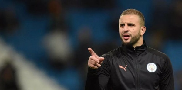 Foot : Kyle Walker prône le confinement… et invite deux prostituées