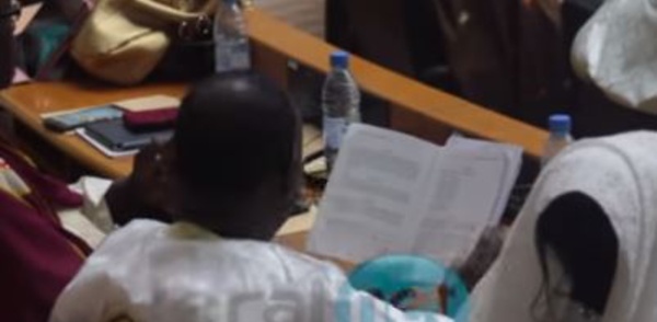 Renouvellement bureau de l'Assemblée nationale : Échanges houleux entre Moustapha Niasse et Me El Hadji Diouf (Vidéo)