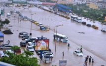 Pluies à Dakar: les routes encore inondées et la circulation bloquée