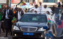 Fête d'indépendance de la Gambie: Accueil triomphal du Président Macky Sall par son homologue, Adama Barrow à Banjul (images)