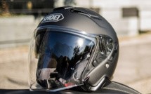 ​Casque de moto en fibre de carbone : protection ultime et style