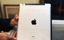 L'ancien iPad du pape vendu 30.500 dollars