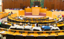 Au Sénégal, les députés se penchent sur le report de la présidentielle dans un climat tendu