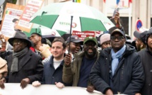 2.000 manifestants protestent à Paris contre le report de la Présidentielle