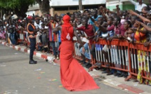 Macky Sall accueillis par des brassards rouges à l’Ucad