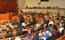 L'Assemblée nationale comme à la borne fontaine : Bagarres et insultes entre députés, Woré Sarr pique une crise